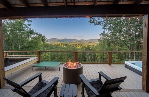 Clarkesville Cabin | KARGOHAUS - Private Dog Park! Unique Shipping Container Getaway Near Helen!