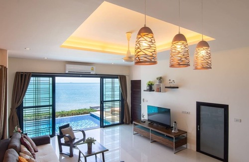 Siray Villa | Koh Sirey Beachfront Pool Villa