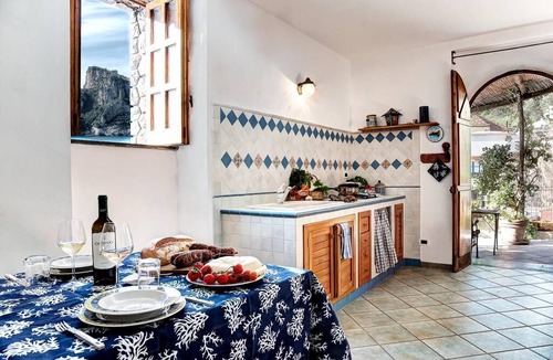Marina del Cantone House | La Cabane Bleau