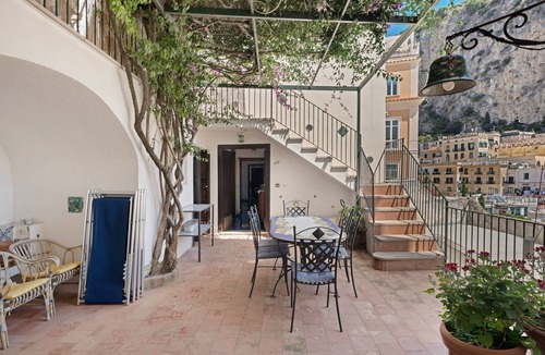 Castiglione Apartment | La Casa Del Giudice Amalfi Coast Apartment with Sea View, Private Terrace and Wi-Fi