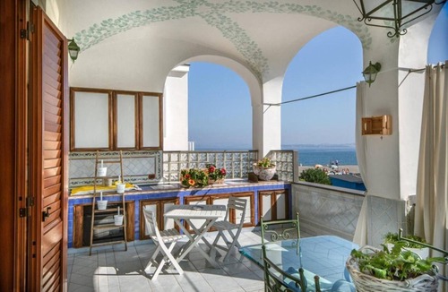 Ischia Porto Bed & Breakfast | La Finestra Sul Mare