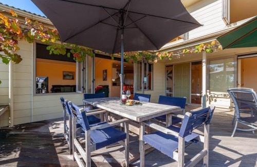 Wharewaka House | Lake House - On Pokaka