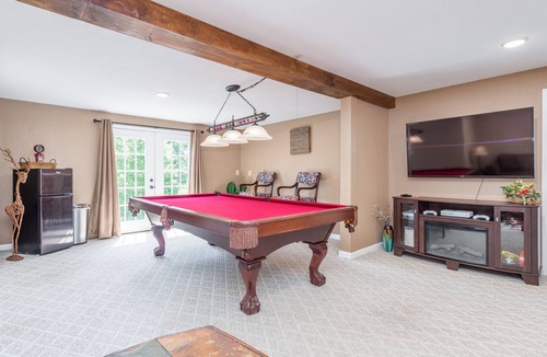Lake Lure Cabin | Lake Lure Large Cabin - Sleeps 10 - Mountain View’s & Hot Tub Near Chimney Rock