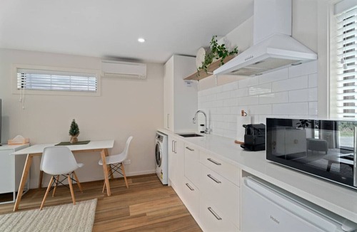 Sunshine Bay Condo | Lake Wakatipu & Mountain Views, Close To Downtown