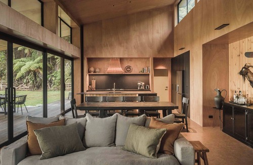 Okere Falls House | Lakefront Luxury at Okere Falls Lake Rotoiti