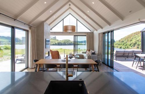 Tikitere House | Lakefront Luxury - Lake Rotoiti Holiday Home