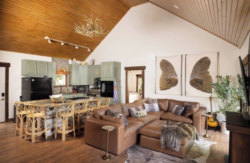 West Union House | Lakefront Private Cove Retreat w/Sandy Beach, Dock, Hot Tub + Boat & Ski Option