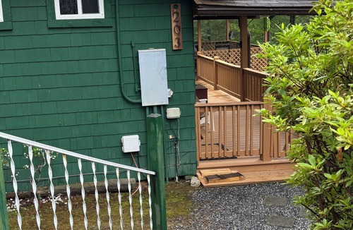 Lake Lure Cabin | Lakefront-Private Cozy Cottage with Beautiful Views Directly on Lake Lure!