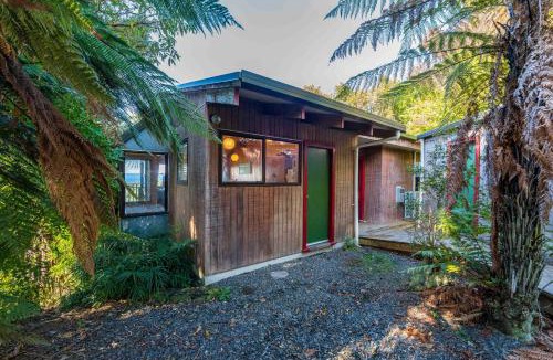 Pukawa House | Lakeview Bush Hideaway - Pukawa Holiday Home
