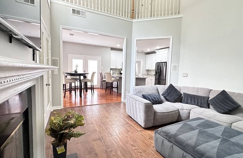 Stone Mountain House | Large East Atlanta Home - 4 bedrooms/3 baths, Bonus Room - Sleeps 10 Guests