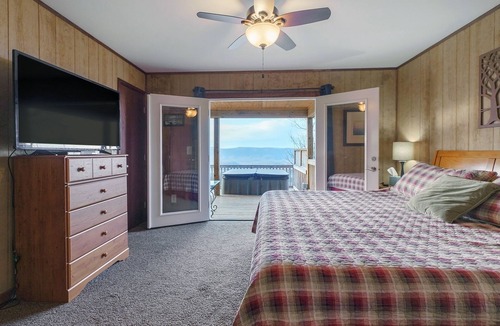 Rileyville House | Large-Group Cabin near Luray · Sleeps 12 · Hot Tub & Mountain Views