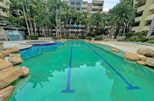 Fortitude Valley Apartment | Large studio balcony, spa & pool
