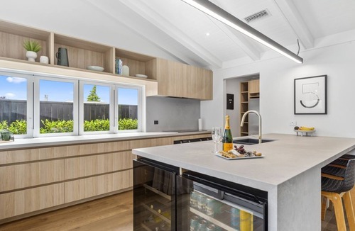 Hilltop House | Lavish at the Lake in Taupo