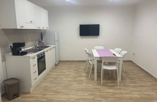 Montecalvario Apartment | Le Suite di Giordy e Peppe 4-bedroom apartment in charming Napoli with WiFi, AC