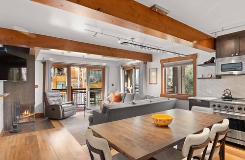 Aspen Condo | Lift One - Gorgeous three bedroom top floor with wraparound balcony