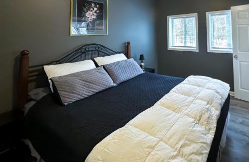 Nimitz Apartment | Lily Pad at Nimitz - Private 19 Acre Cabin with Fire Pit & WiFi