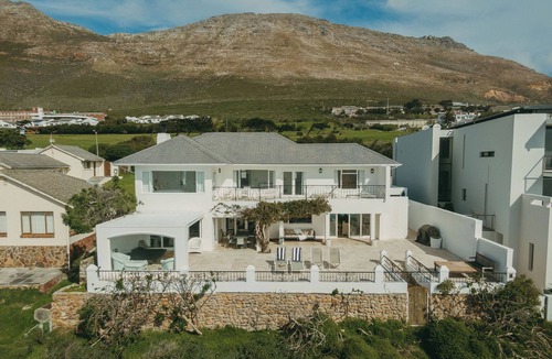 Simon's Town House | Links Crescent | Contemporary Coastal Sanctuary