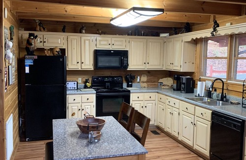 Sevierville Cabin | Log cabin getaway near Gatlinburg.