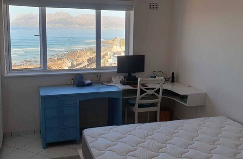 Muizenberg Condo | Lovely Home