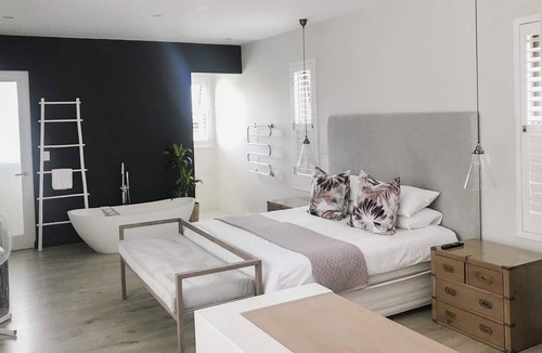 Plettenberg Bay Apartment | Luciano's Upmarket Family Home - Close to Beach - Private Pool