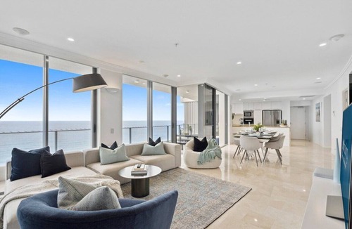 Broadbeach Apartment | Luxe 3 Bd Beachfront Broadbeach, Pool,Gym,Sauna