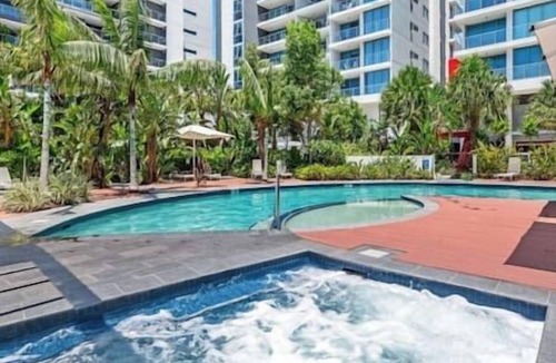 Biggera Waters Apartment | Luxe Waterfront 3BR Retreat by Harbour Town