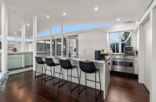 Omaha House | Luxurious Omaha Beachfront Retreat