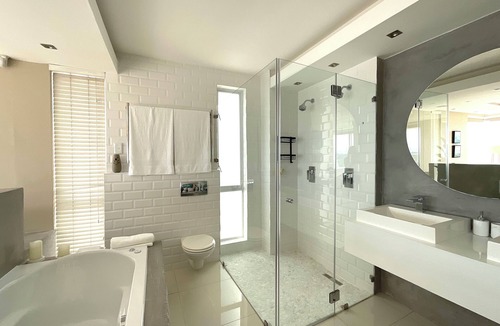 Summerstrand Apartment | Luxurious Penthouse with breath-taking ocean views in the heart of Humewood