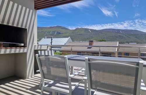Sandbaai Apartment | Luxury 2 Bed Apartment with rooftop terrace, 3 balconies, mountain & sea views.