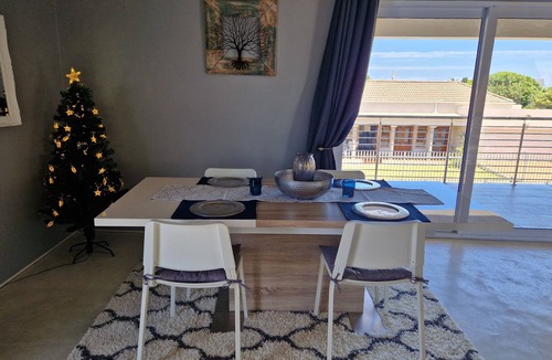 Sandbaai Apartment | Luxury 2 Bed Apartment with rooftop terrace, 3 balconies, mountain & sea views.