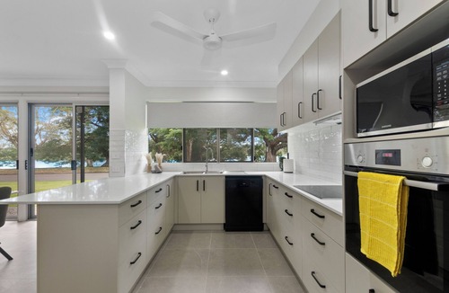 Annandale House | Luxury 5BR Riverside Retreat