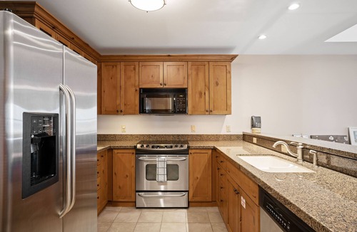 Mount Crested Butte Condo | Luxury Base Area Retreat with Sweeping Mountain Vista: Trails, Pool, Hot Tub