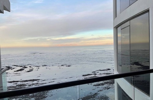 Strand Apartment | Luxury Beachfront Apartment with Panoramic Ocean Views – Strand Ocean View 1004