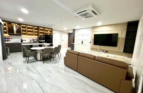 Talat Yai Apartment | Luxury Condo 3 bedrooms