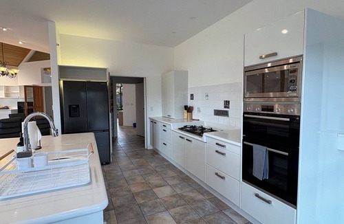 Kerikeri House | Luxury Five Bedroom Private Beach Estate with Starlink