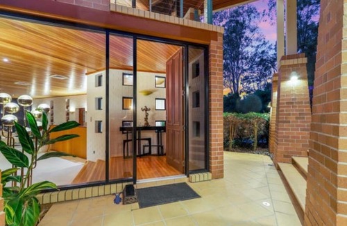 Gold Coast City Villa | Luxury Gold Coast Mountain View Villa with pool