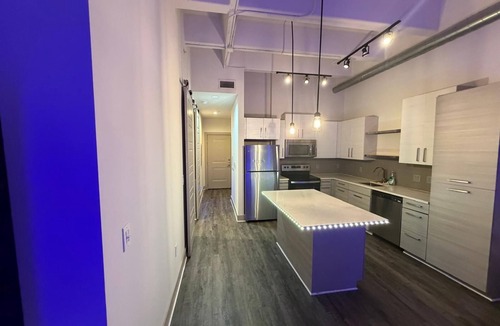Downtown Atlanta Apartment | Luxury Highrise 20th floor 2-bed/2 bath in Downtown Atlanta w Gym Pool Game room