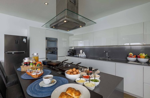 Kamala Villa | Luxury Kamala 4BR Oceanfront with Full Services