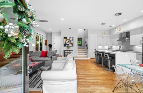 Midtown House | Luxury Midtown Sanctuary - Rooftop Skyline Views Pet Friendly- Walk to Park!