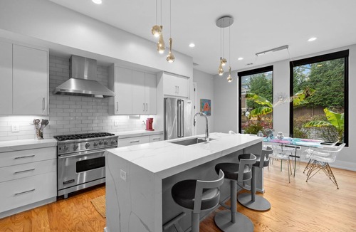 Midtown House | Luxury Midtown Sanctuary - Rooftop Skyline Views Pet Friendly- Walk to Park!