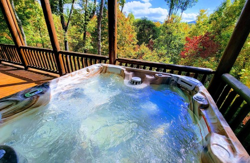 Hidden Lake Cabin | Luxury Mountain Lodge | Big Views, Game Room, Hot Tub, Fire Pit & Paved Access