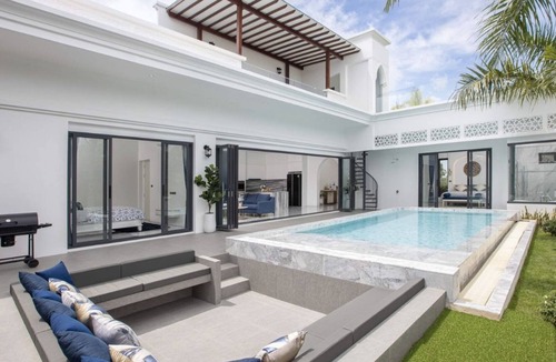 Si Sunthon Villa | Luxury Pool Villa with Maid - 5 minutes from Boat Avenue