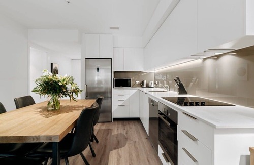 Arthur's Point Apartment | Luxury Queenstown Apartment with Mountain Views
