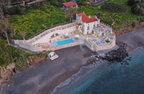 Pogerola Villa | Luxury seaside villa with Vesuvius view and direct beach access