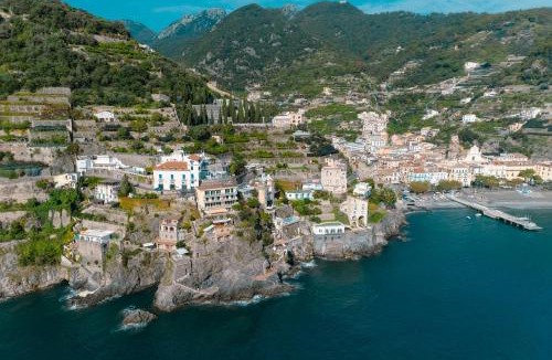 Ravello Villa | Luxury Seaview Villa with Jacuzzi, Sauna, Gym & Parking in Amalfi Coast - Villa Dorotea