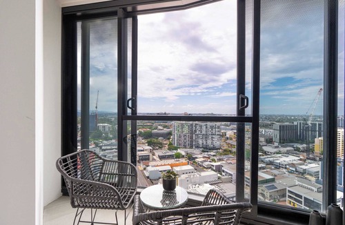 Fortitude Valley Apartment | Luxury Sky Retreat | Rooftop Pool, Gym & Parking