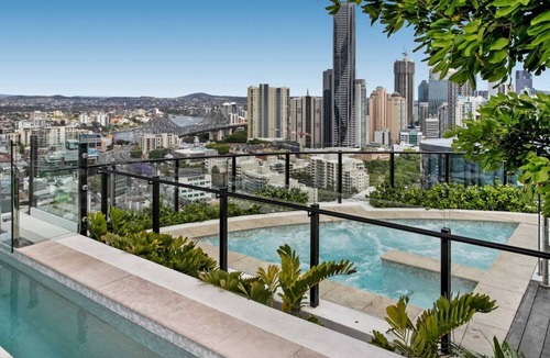Fortitude Valley Apartment | Luxury Sky Retreat | Rooftop Pool, Gym & Parking