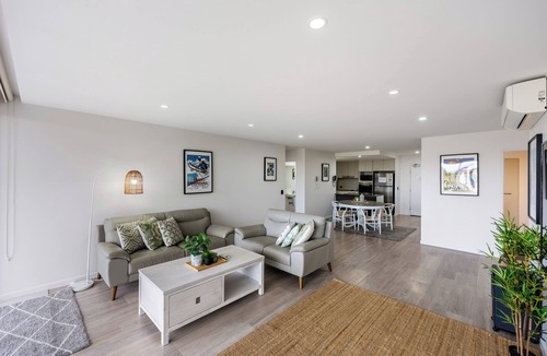 Gold Coast Apartment | Luxury Spacious 3 Bedroom Apartment near to Golf Courses and Theme Parks