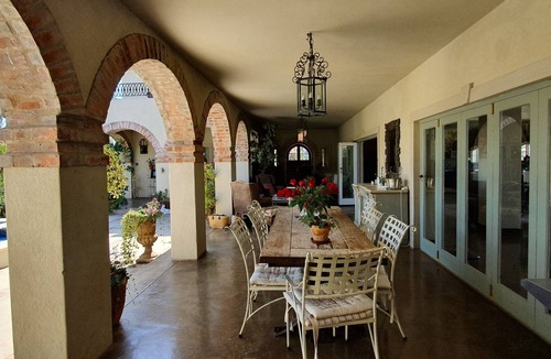 Paarl Villa | Luxury Tuscan Estate near Babylonstoren: Private Pool & Full Solar Power Backup