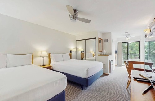 West End Cabin | Main Street gem - pool & hot tub - walk to lifts, dog-friendly, balcony